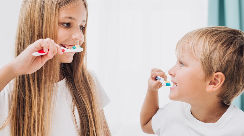 Técnicas de higiene en niños. Cómo ayudarles en su bucal.